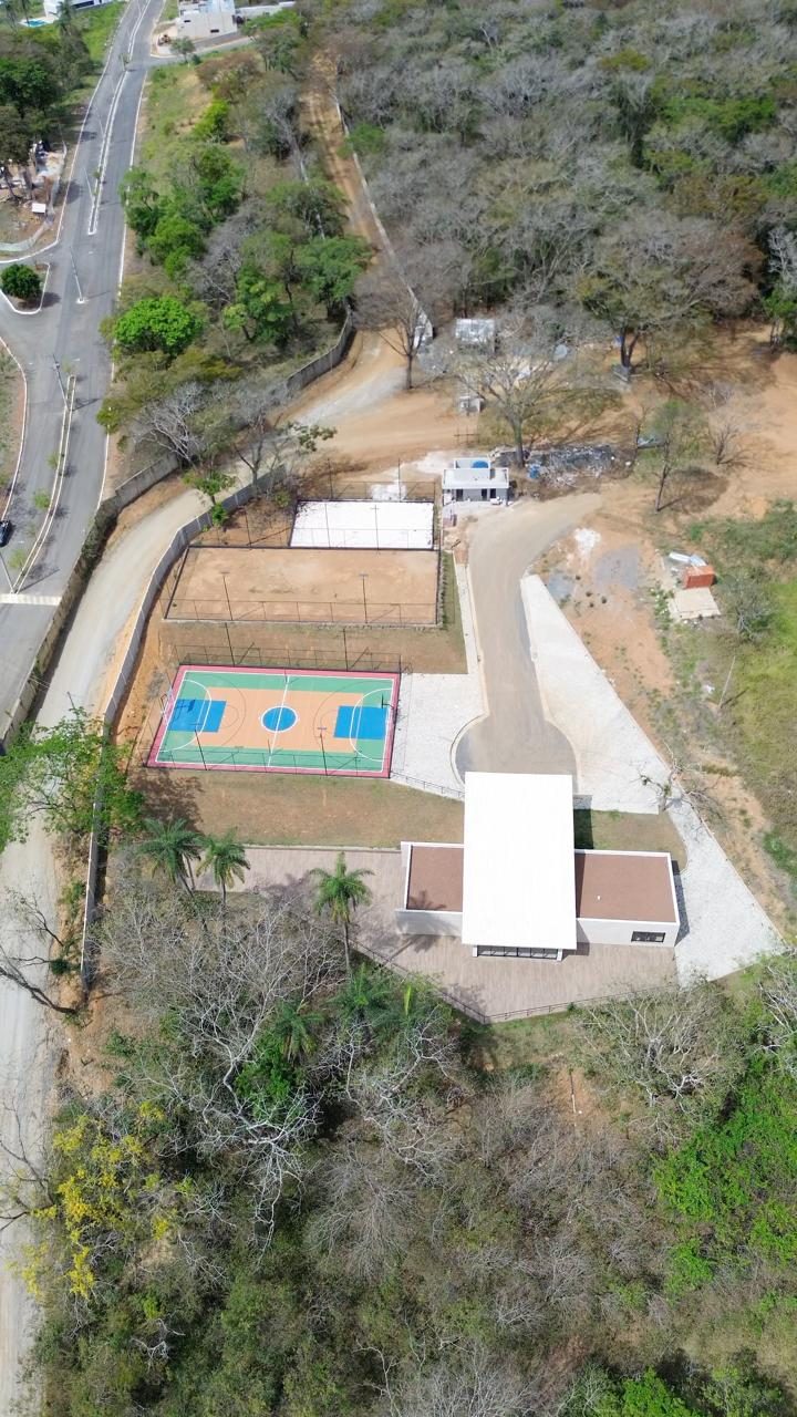 Área de lazer com quadras no Green Village